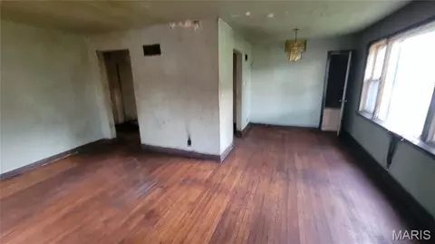 Living - 8525 Appleton Dr, Saint Louis, MO 63132 photo 2 of 2
