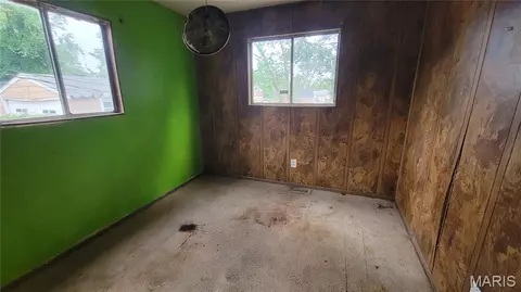 Bedroom - 8525 Appleton Dr, Saint Louis, MO 63132 photo 2 of 2