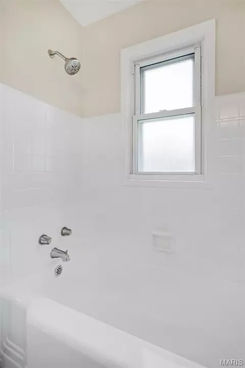 Bath - 5336 Kirkland Dr, Normandy, MO 63121 photo 3 of 3