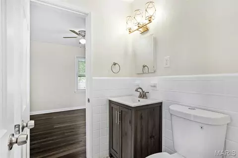 Bath - 5336 Kirkland Dr, Normandy, MO 63121 photo 1 of 3