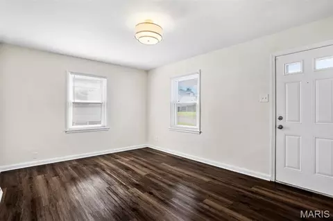 Living - 5336 Kirkland Dr, Normandy, MO 63121 photo 2 of 3
