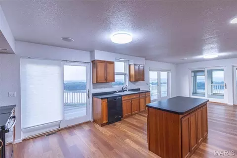 Kitchen - 4 River Hills Rd, Hannibal, MO 63401 photo 2 of 3
