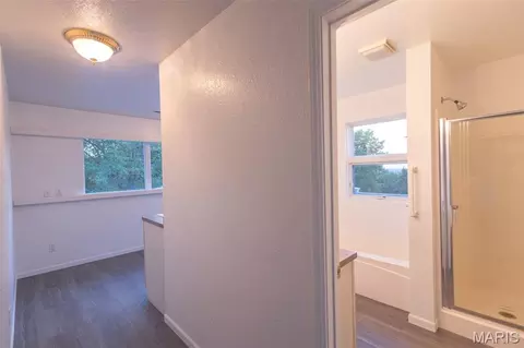 Entry Way - 4 River Hills Rd, Hannibal, MO 63401 photo 2 of 3