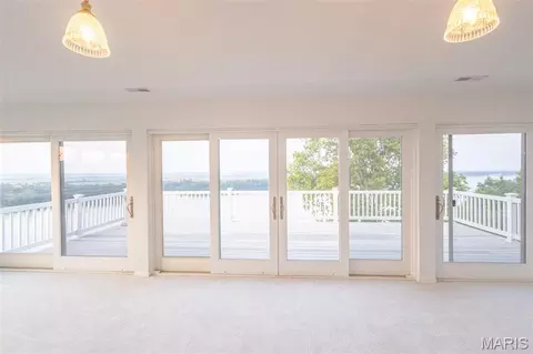 Living - 4 River Hills Rd, Hannibal, MO 63401 photo 3 of 8