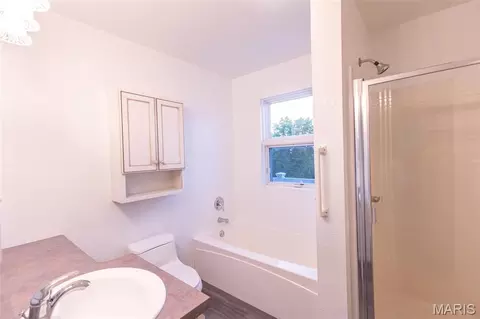 Bath - 4 River Hills Rd, Hannibal, MO 63401 photo 1 of 4