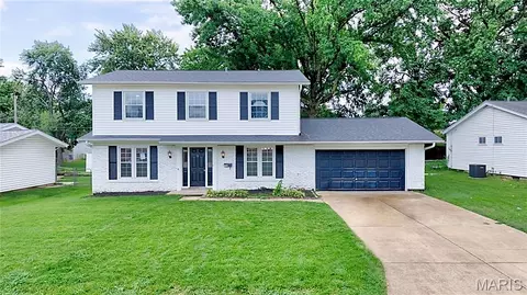 750 Lamplight Ln, Hazelwood, MO 63042