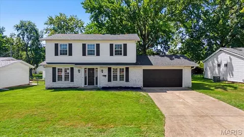 750 Lamplight Ln, Hazelwood, MO 63042