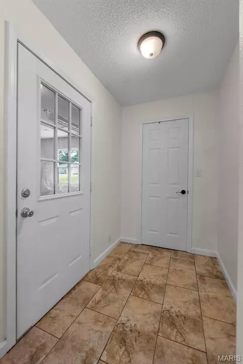 Entry Way - 537 Crestwood Dr, Jackson, MO 63755 photo 1 of 2