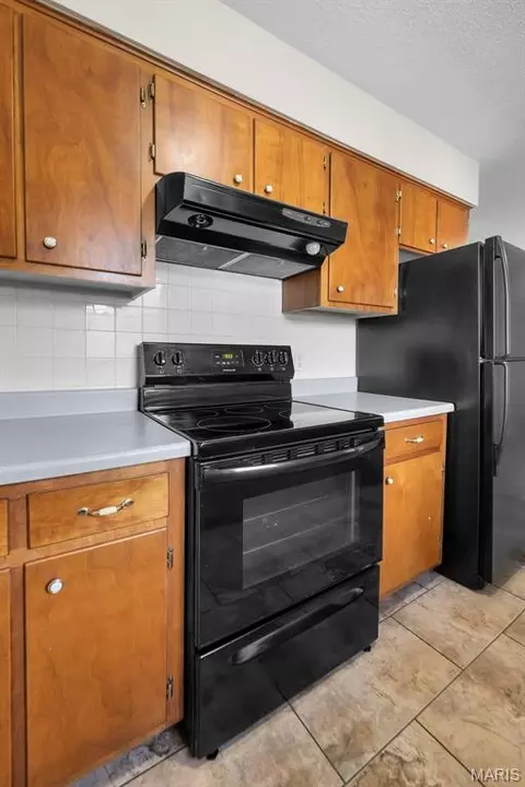 Kitchen - 537 Crestwood Dr, Jackson, MO 63755 photo 2 of 3