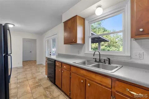 Kitchen - 537 Crestwood Dr, Jackson, MO 63755 photo 3 of 3