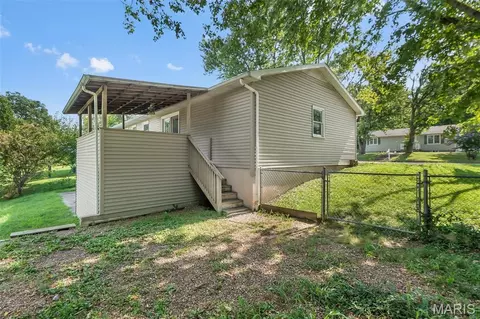 Exterior - 537 Crestwood Dr, Jackson, MO 63755 photo 3 of 8