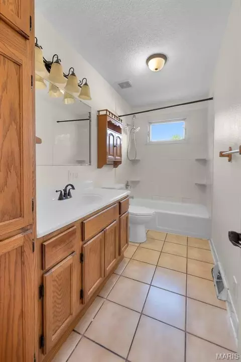 Bath - 537 Crestwood Dr, Jackson, MO 63755 photo 1 of 3