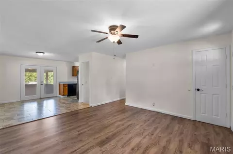 Living - 537 Crestwood Dr, Jackson, MO 63755 photo 2 of 2