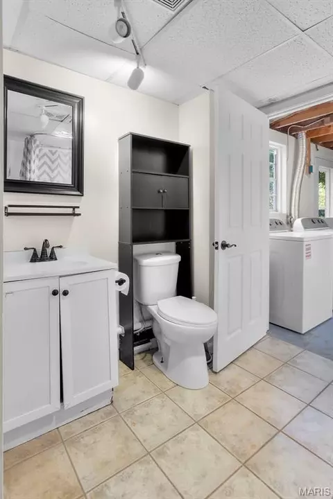 Bath - 537 Crestwood Dr, Jackson, MO 63755 photo 2 of 3