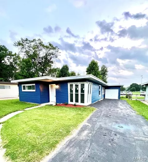 1305 Saint Jean St, Florissant, MO 63031