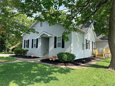 1201 E Main St, Staunton, IL 62088