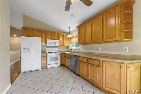 Kitchen - 88 Mallard Pointe Dr, O'fallon, MO 63368 photo 2 of 2