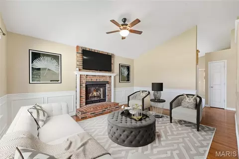 Living - 88 Mallard Pointe Dr, O'fallon, MO 63368 photo 2 of 3