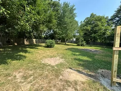 Exterior - 702 E 3rd St, Salem, MO 65560 photo 7 of 15
