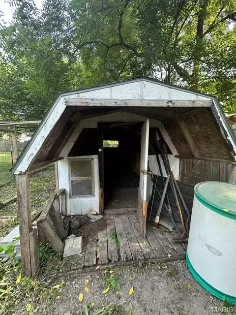 Exterior - 702 E 3rd St, Salem, MO 65560 photo 12 of 15