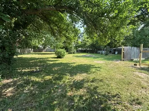 Exterior - 702 E 3rd St, Salem, MO 65560 photo 8 of 15