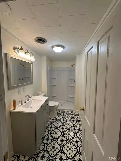 Bath - 702 E 3rd St, Salem, MO 65560 photo 1 of 3