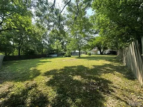 Exterior - 702 E 3rd St, Salem, MO 65560 photo 10 of 15