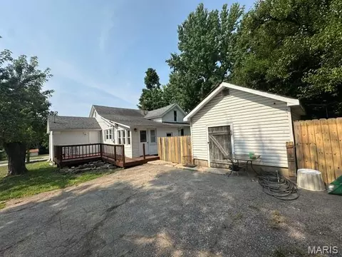 Exterior - 702 E 3rd St, Salem, MO 65560 photo 6 of 15