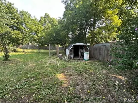 Exterior - 702 E 3rd St, Salem, MO 65560 photo 11 of 15