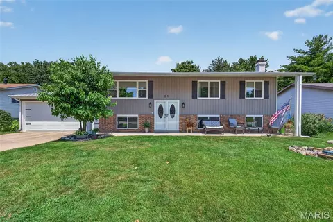 21 Gary Glen Dr, Saint Peters, MO 63376