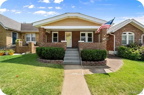 5454 Pernod Ave, Saint Louis, MO 63139