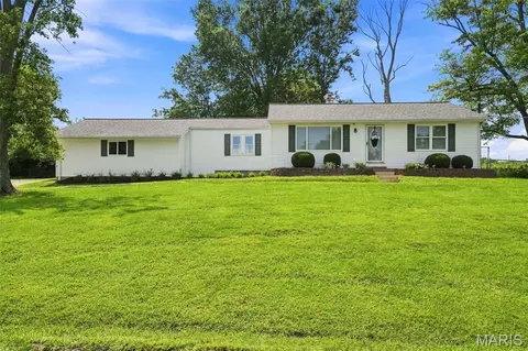 5116 Kempf Dr, Saint Louis, MO 63128