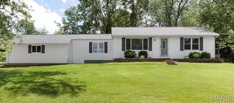 5116 Kempf Dr, Saint Louis, MO 63128