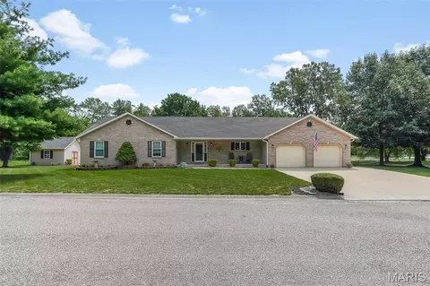 6490 Timber Lane Dr, Mascoutah, IL 62258