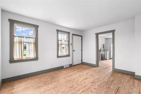 Living - 6269 Maeystown Rd, Waterloo, IL 62298 photo 2 of 2