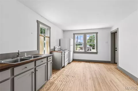 Kitchen - 6269 Maeystown Rd, Waterloo, IL 62298 photo 3 of 3