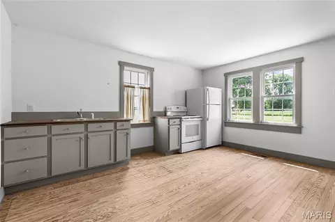 Kitchen - 6269 Maeystown Rd, Waterloo, IL 62298 photo 2 of 3