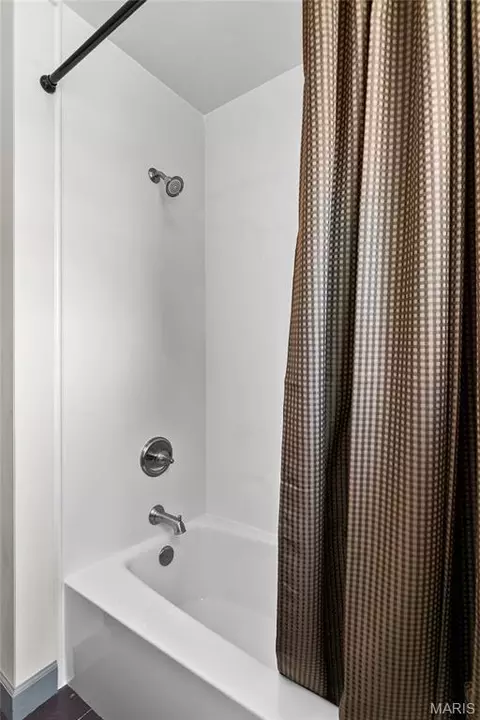 Bath - 6269 Maeystown Rd, Waterloo, IL 62298 photo 3 of 3