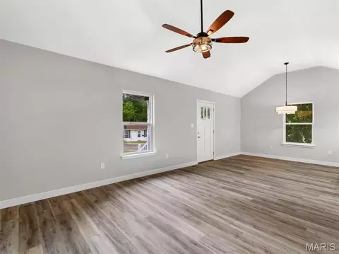 Living - 112 E Franklin St, Pacific, MO 63069 photo 1 of 3
