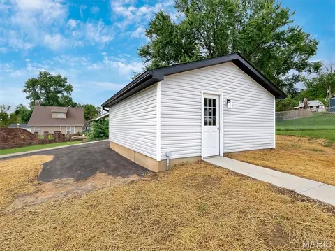 Exterior - 112 E Franklin St, Pacific, MO 63069 photo 7 of 9