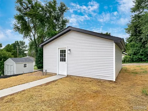 Exterior - 112 E Franklin St, Pacific, MO 63069 photo 8 of 9