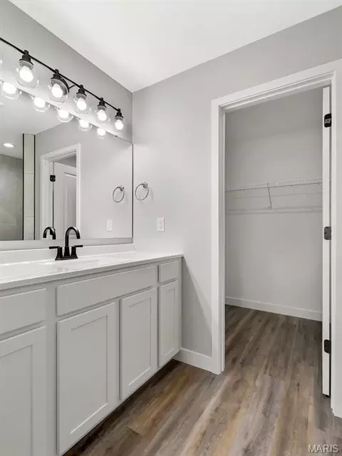Bath - 112 E Franklin St, Pacific, MO 63069 photo 2 of 3