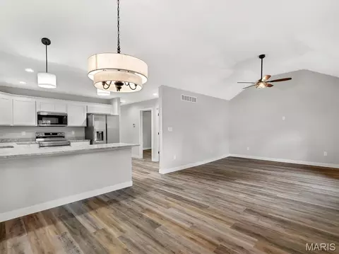 Living - 112 E Franklin St, Pacific, MO 63069 photo 2 of 3
