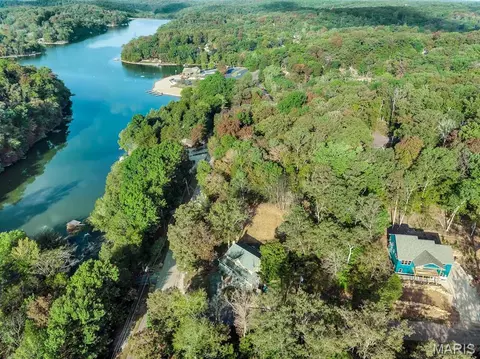 417 Marina Dr, Lake Sherwood, MO 63357