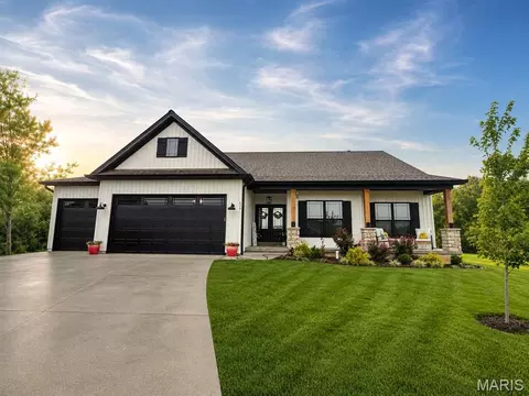 620 Schapers Ct, Moscow Mills, MO 63362