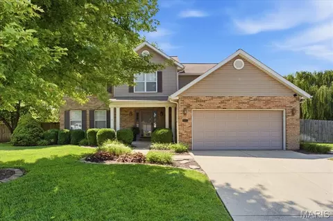 5211 Duke Dr, Fairview Heights, IL 62208