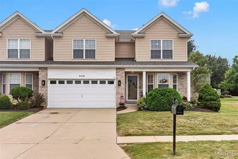 938 Saint Joachim Dr, O'fallon, MO 63366