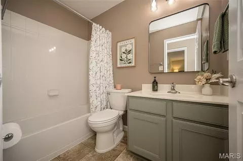 Bath - 249 Belmonte Cir, O'fallon, MO 63368 photo 2 of 5
