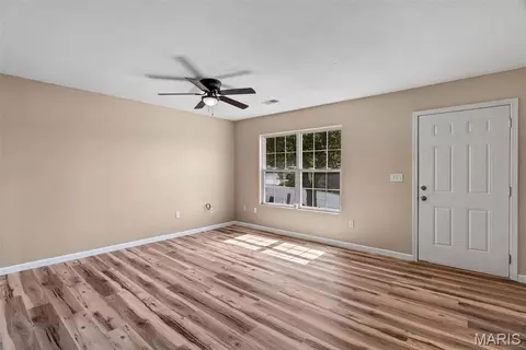 Living - 5 W 12th St, Washington, MO 63090 photo 6 of 7