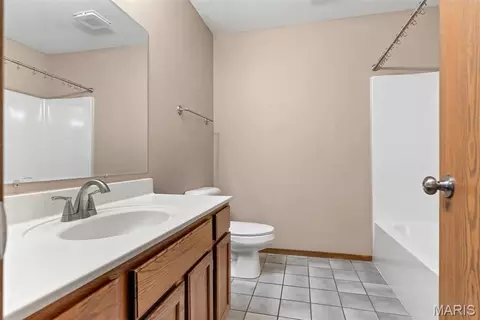 Bath - 5 W 12th St, Washington, MO 63090 photo 1 of 3